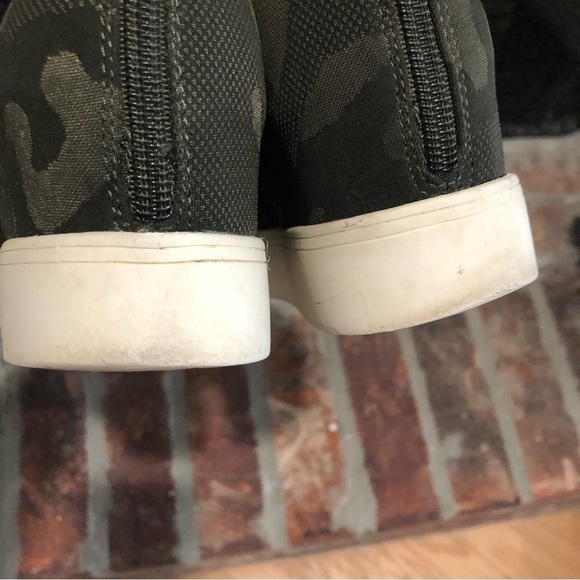 Steve Madden Winnie sneaker bootie in green camouflage. Size 8.5, runs large. - Picture 8 of 11